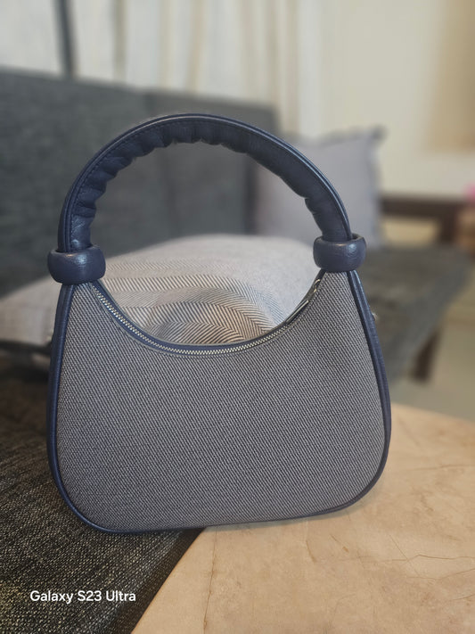 Blue handle soft purss