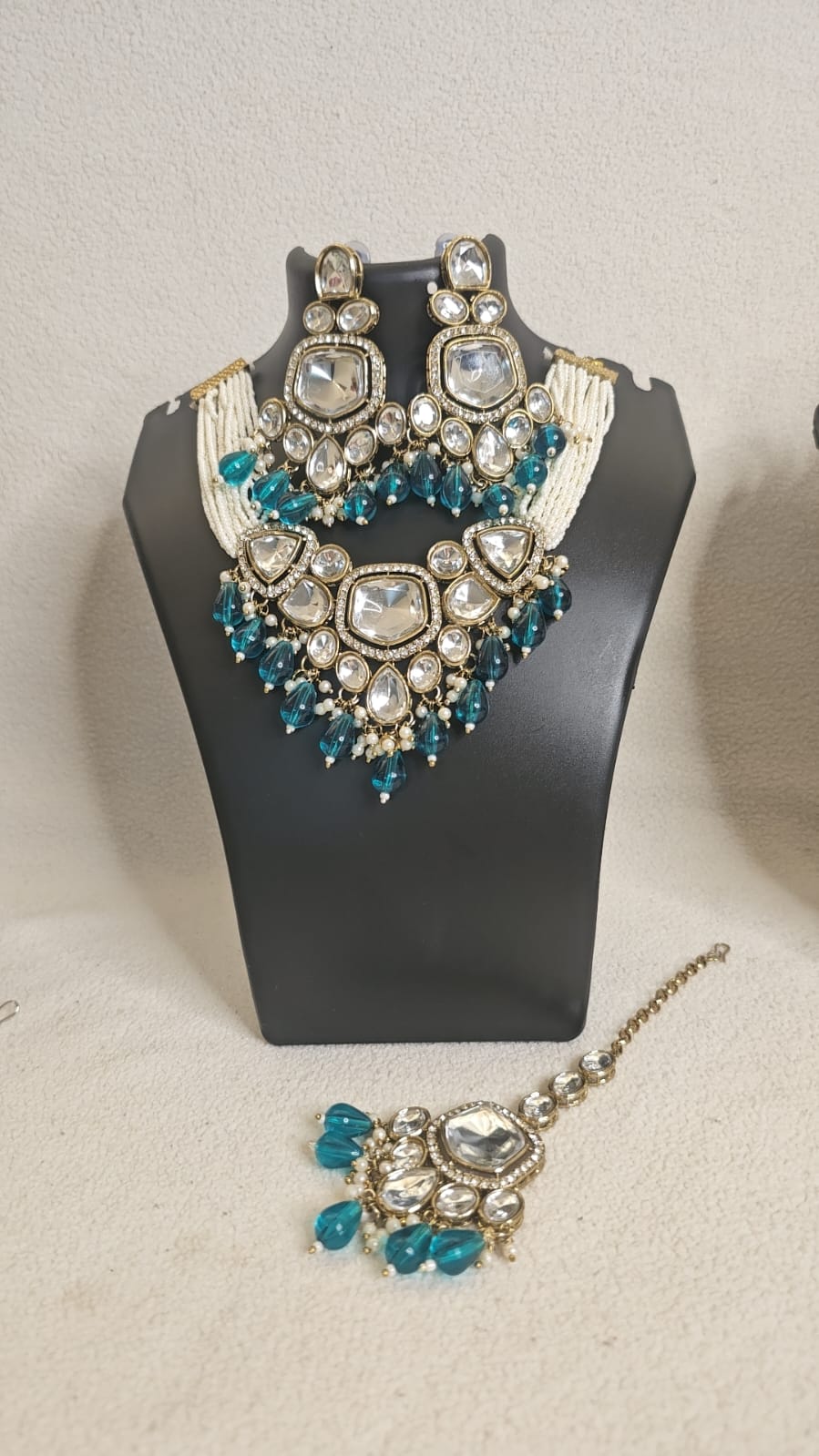 sea green choker