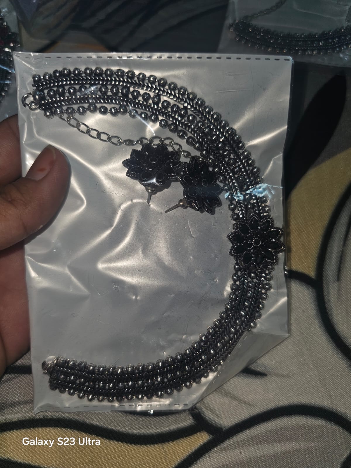 BLACK SMALL NECKLACE
